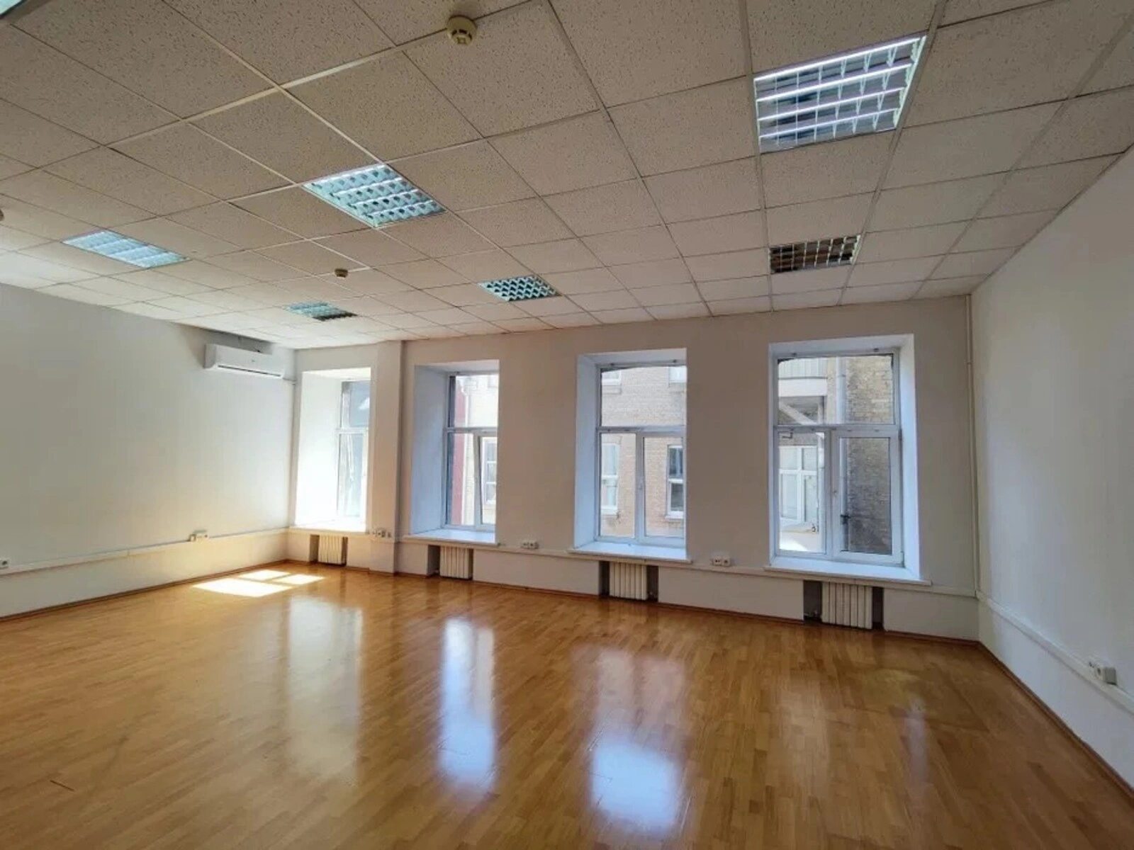 Office for sale. 54 m², 2nd floor. Artema ul., Dnipro. 