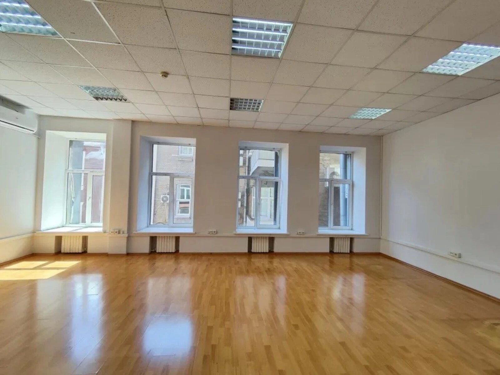 Продам офіс. 54 m², 2nd floor. Артема ул., Дніпро. 
