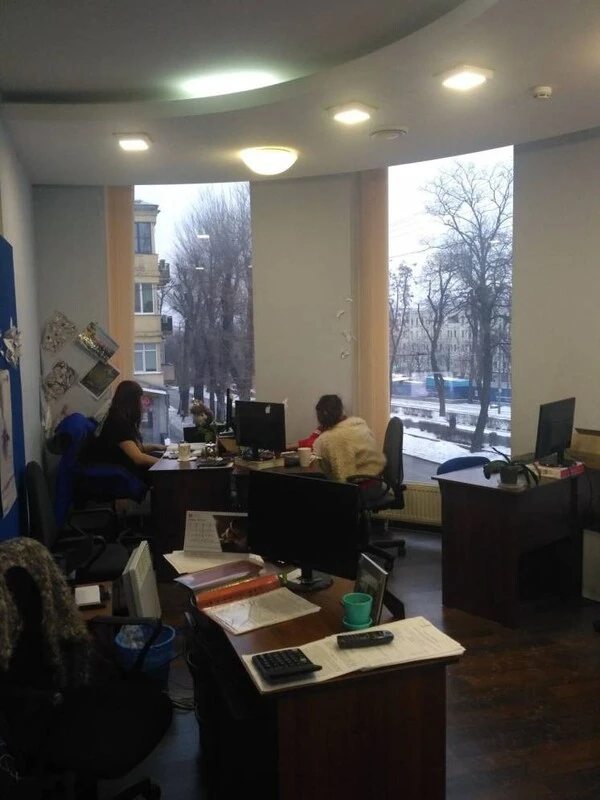 Продам офіс. 170 m², 3rd floor/3 floors. Карла Маркса , Дніпро. 