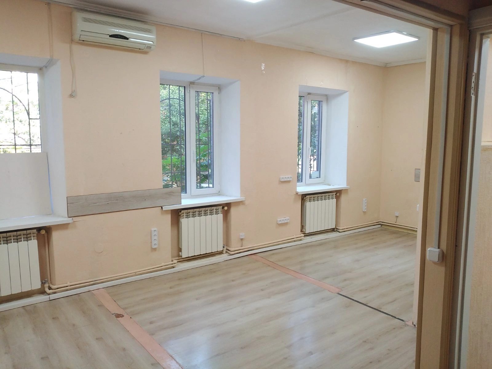 Продам офіс. 100 m², 1st floor/2 floors. Чкалова ул., Дніпро. 