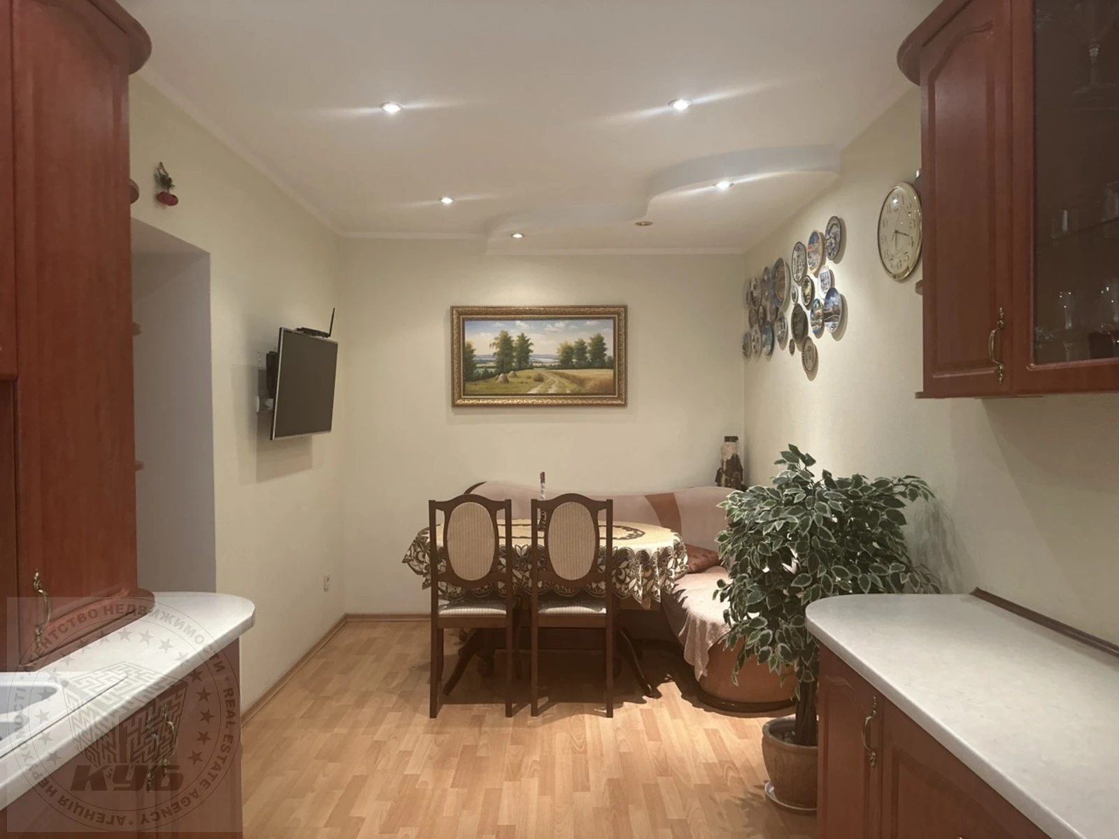 Продаж квартири 2 кімнати, 84 m², 9 пов./10 поверхів. 11, Святоюріївська , Вишневе. 