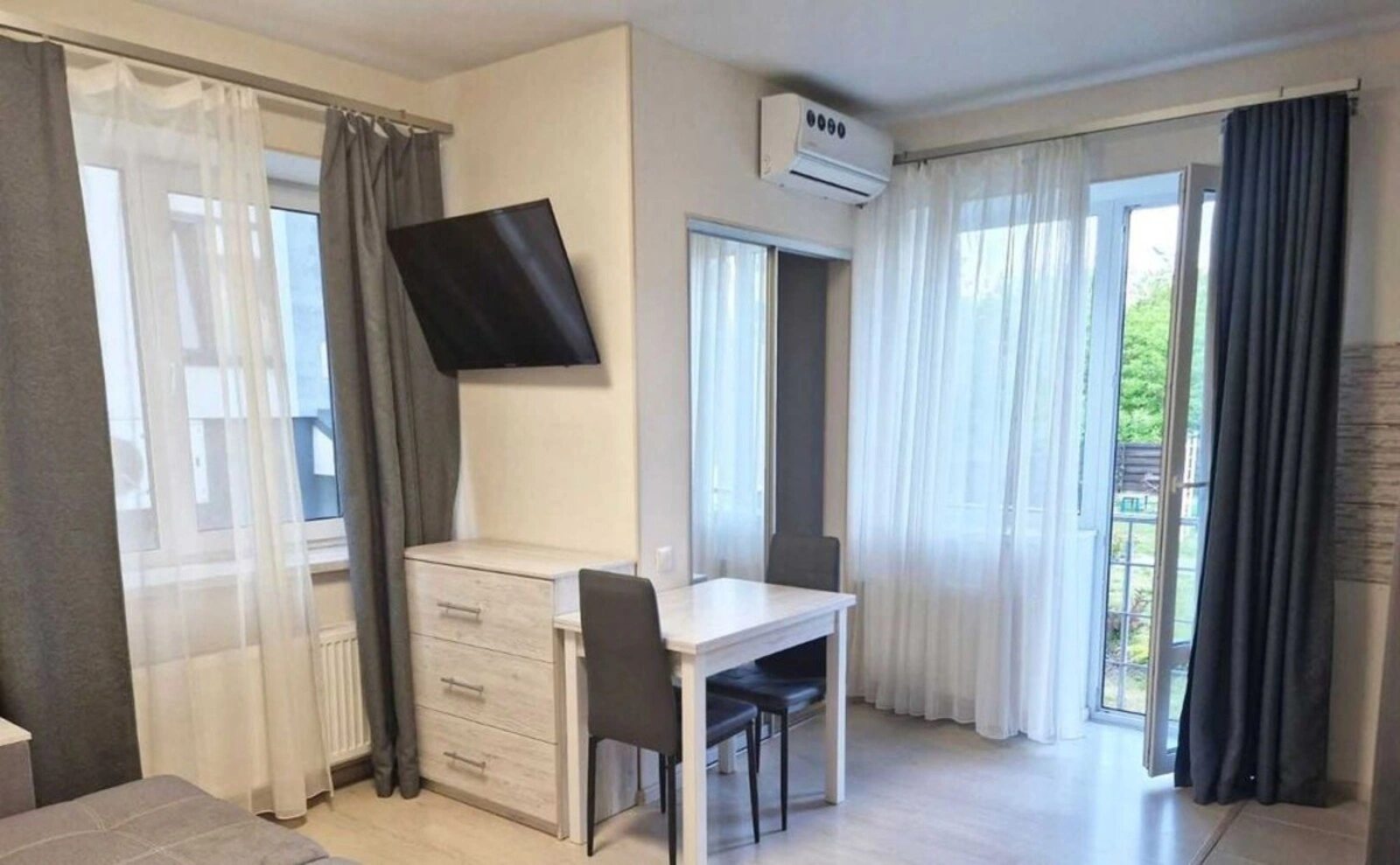 Продаж квартири. 1 room, 28 m², 1st floor/4 floors. 28, Науки 28, Київ. 
