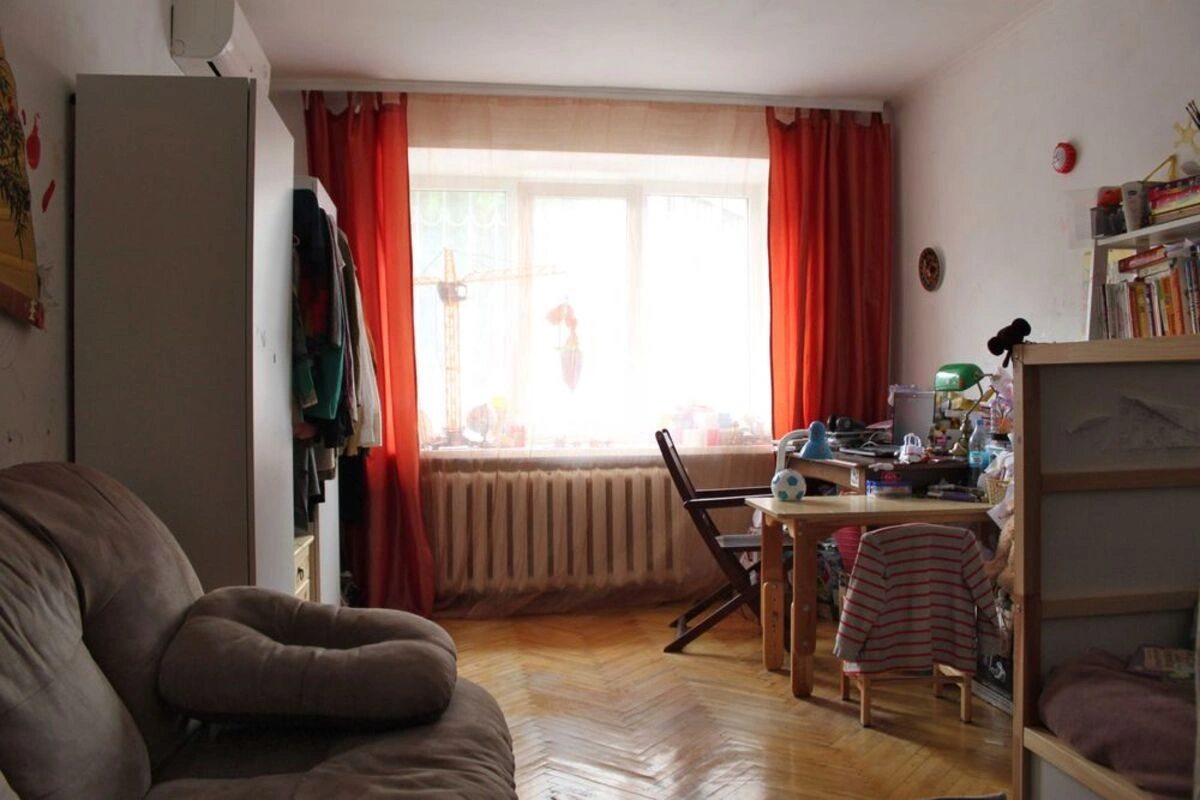 Apartments for sale. 1 room, 35 m², 1st floor/9 floors. 59, Sichovyh Strliltsiv 59, Kyiv. 
