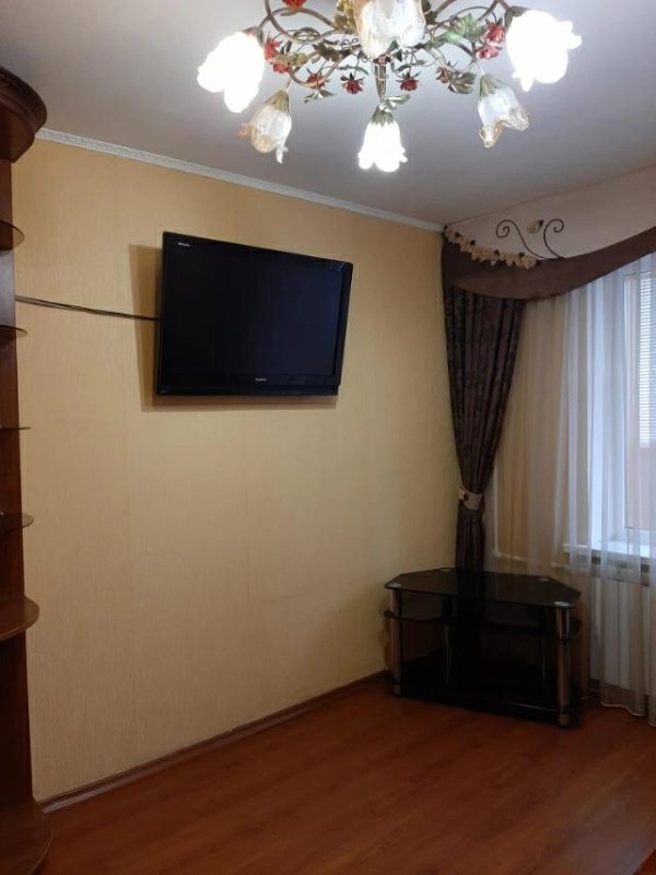 Сдам квартиру. 1 room, 35 m², 1st floor/9 floors. 14, Метрологическая 14, Киев. 