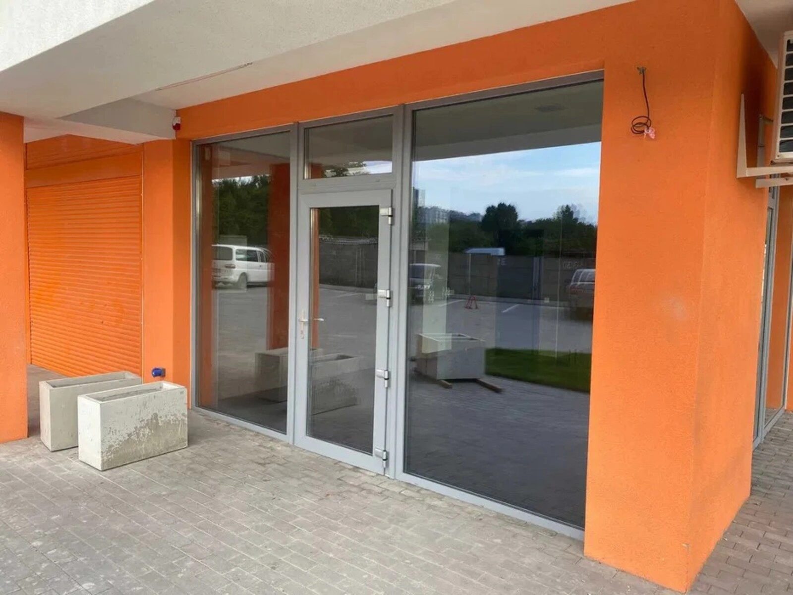 Commercial space for sale. 35 m², 1st floor/10 floors. Kobzarya , Dnipro. 