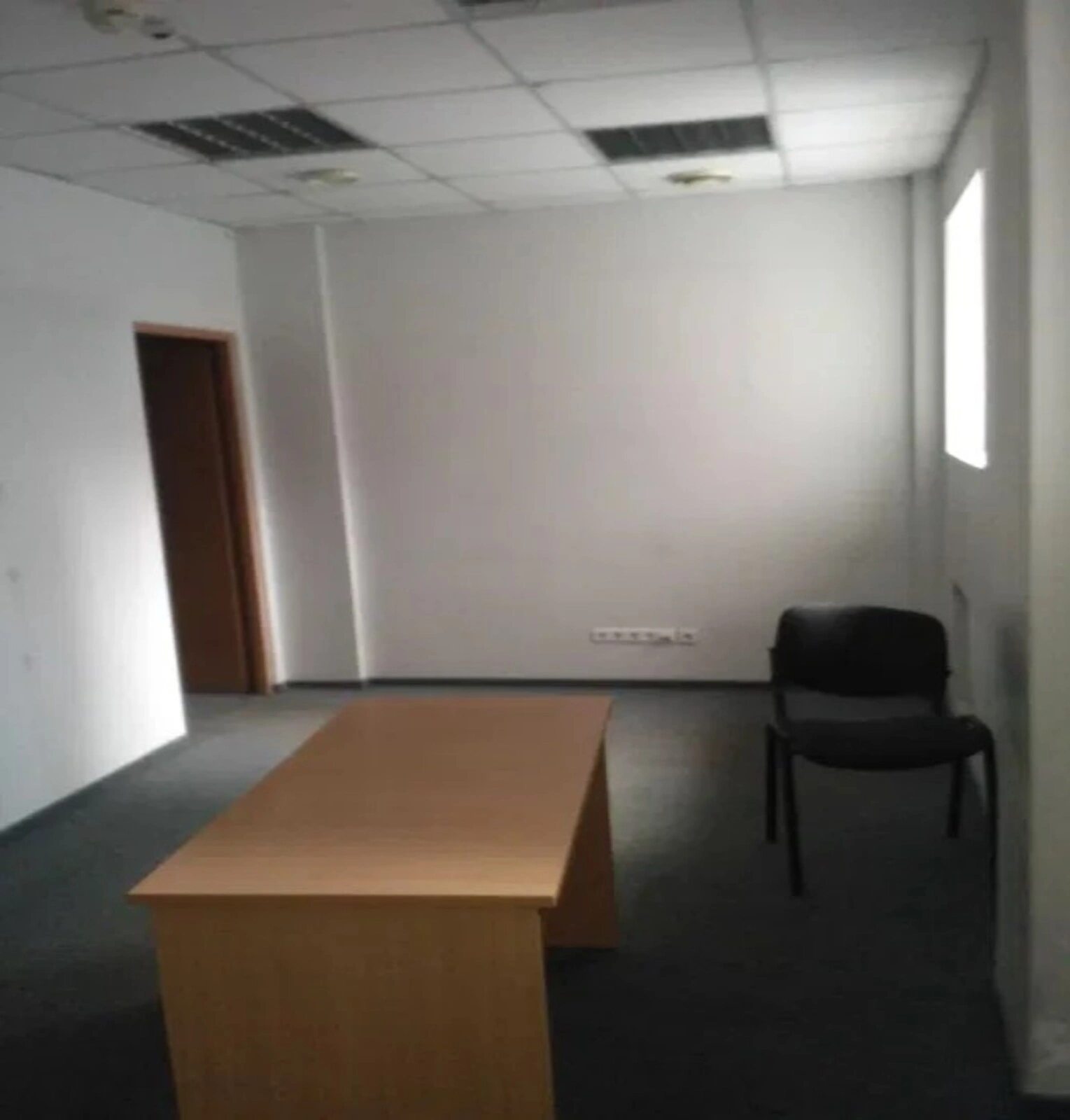 Commercial space for sale. 187 m², 1st floor/5 floors. Karla Marksa , Dnipro. 