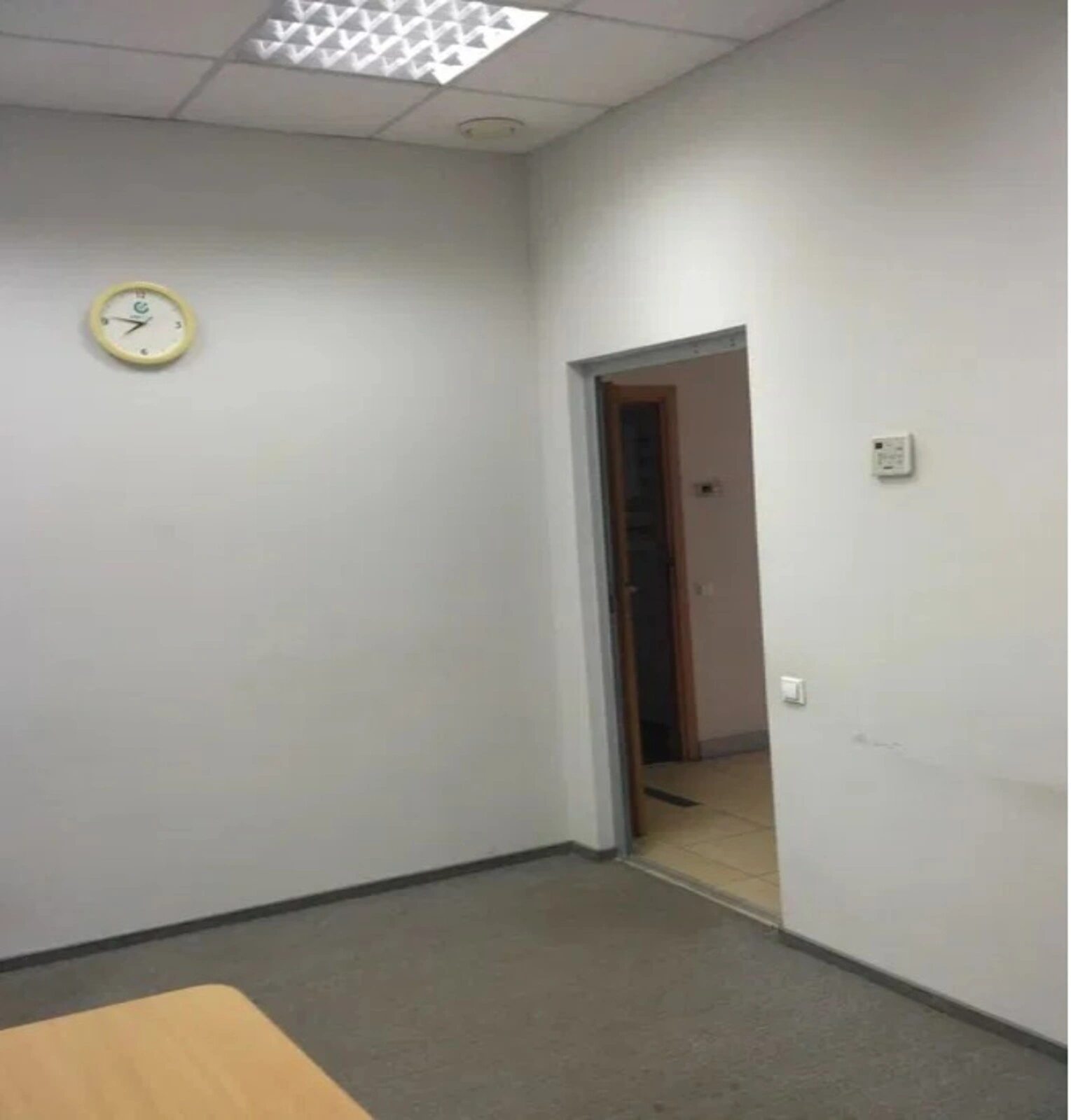 Commercial space for sale. 187 m², 1st floor/5 floors. Karla Marksa , Dnipro. 