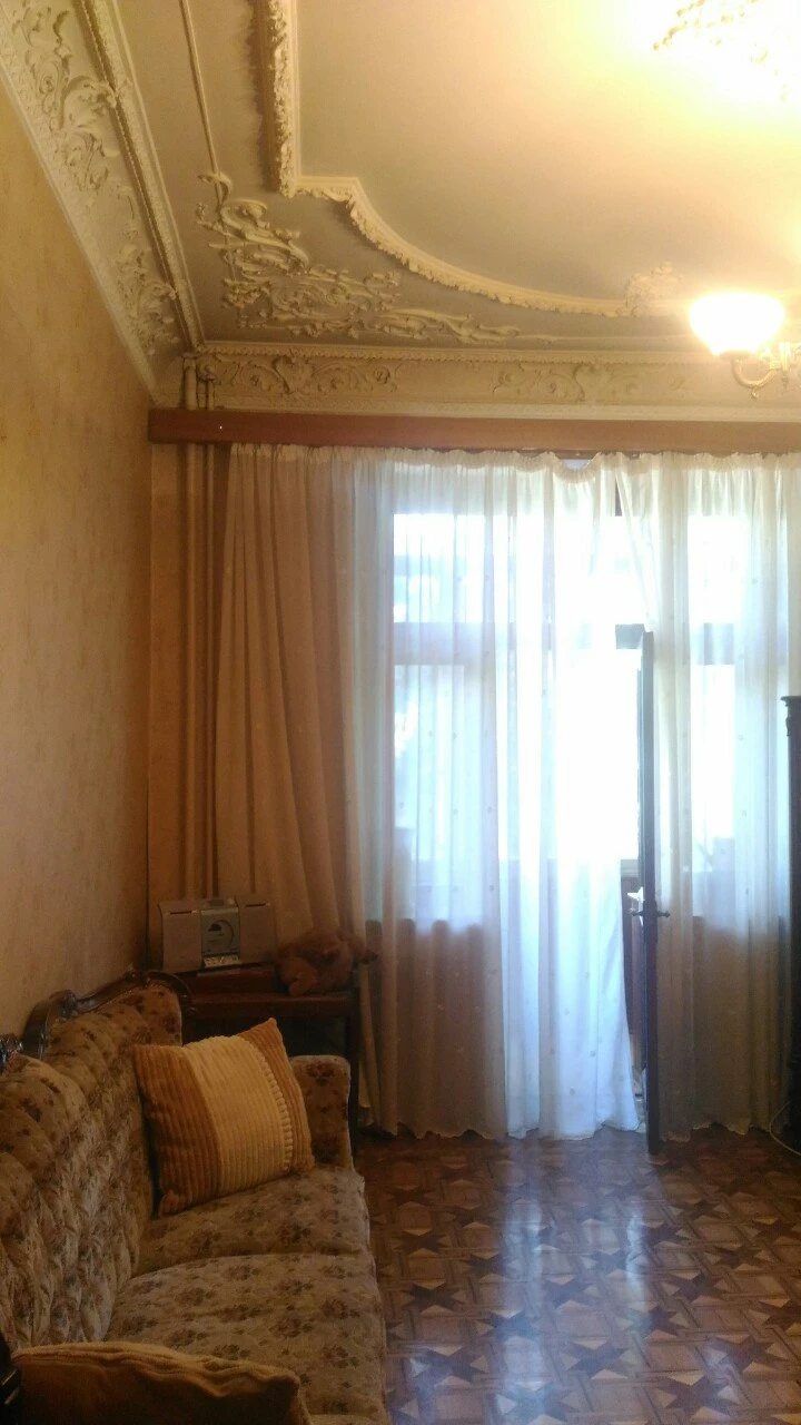 Apartments for sale. 4 rooms, 95 m², 3rd floor/4 floors. Bannyy prov., Odesa. 