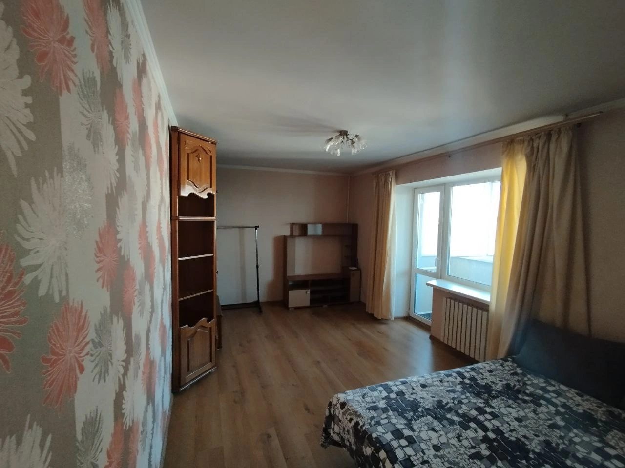 Room for rent for a long time. 1 room, 78 m², 9th floor/9 floors. 9, Sicheslavskiy Naberezhniy 99, Dnipro. 