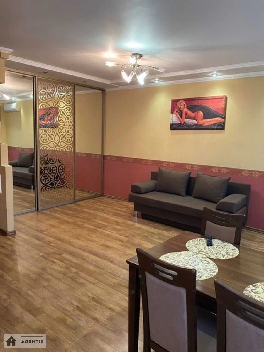 Apartment for rent 1 room, 32 m², 2nd fl./5 floors. 1, Beresteyskyy prosp. Peremohy, Kyiv. 