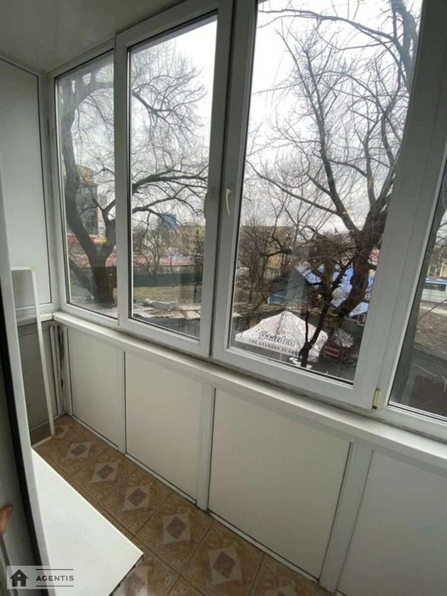 Apartment for rent 1 room, 32 m², 2nd fl./5 floors. 1, Beresteyskyy prosp. Peremohy, Kyiv. 