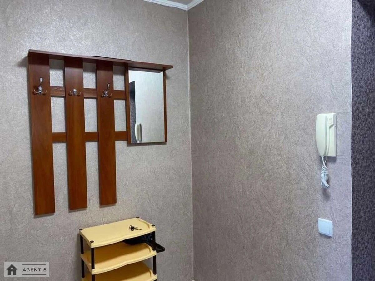 Здам квартиру 1 кімната, 37 m², 3 пов./9 поверхів. 2, Маршала Рокосовського просп., Київ. 