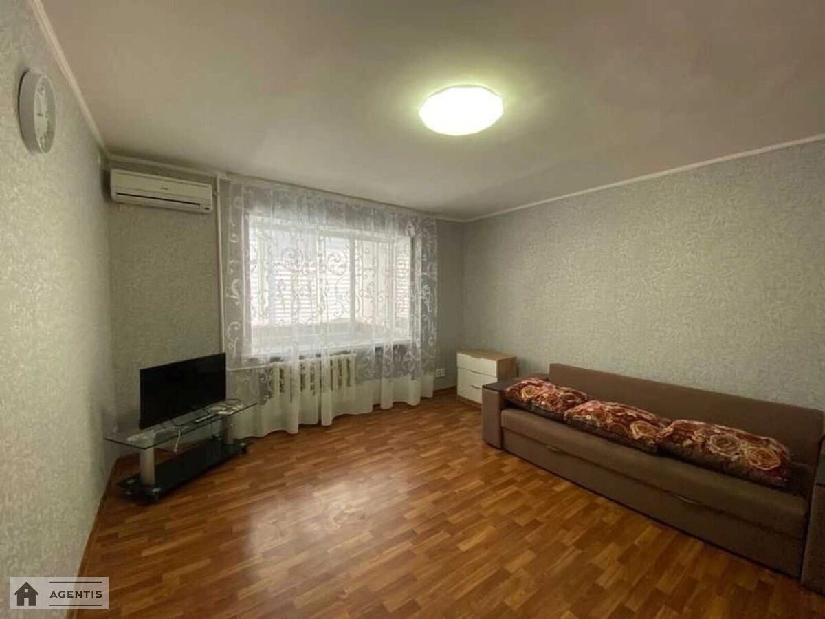 Сдам квартиру 1 комната, 37 m², 3 эт./9 этажей. 2, Маршала Рокосовського просп., Киев. 