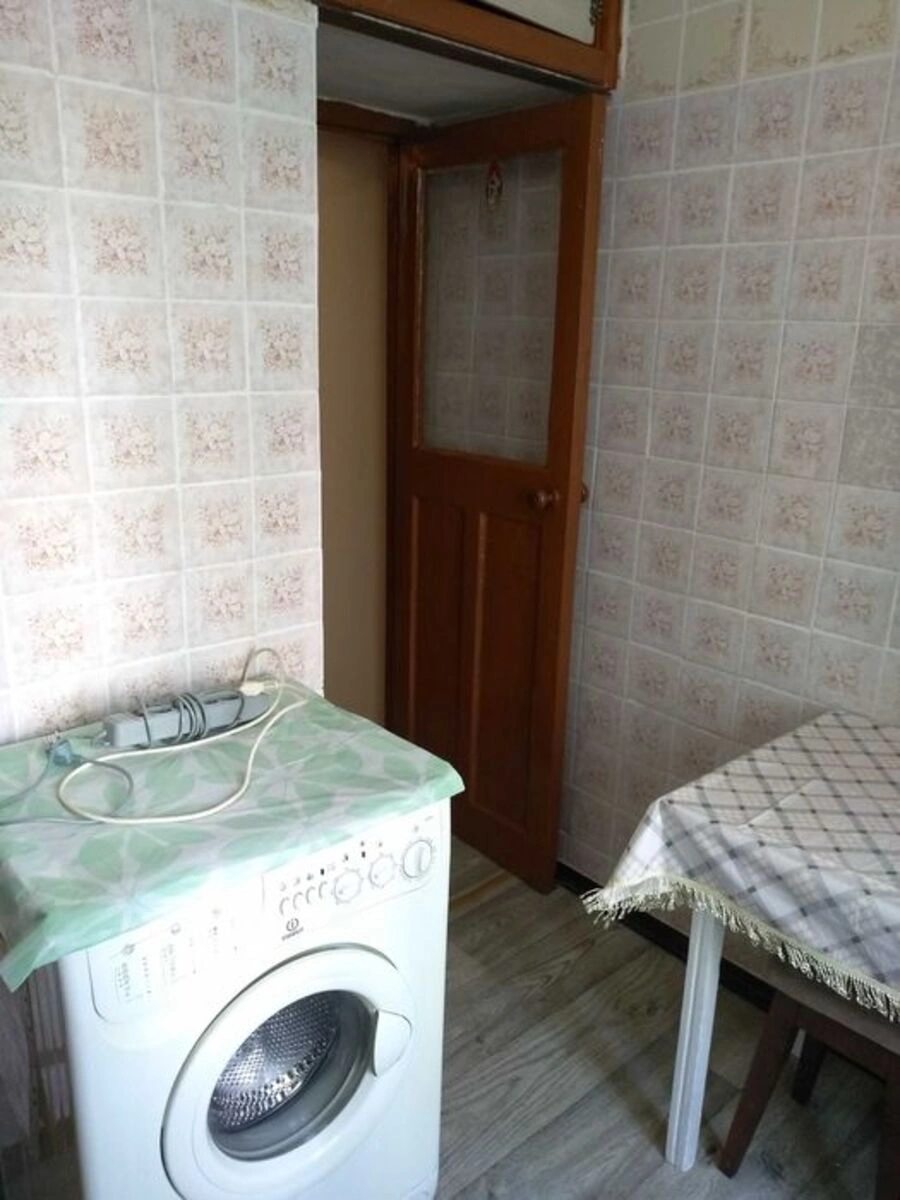 Здам квартиру 1 кімната, 31 m², 4 пов./5 поверхів. 4, Академіка Доброхотова вул., Київ. 