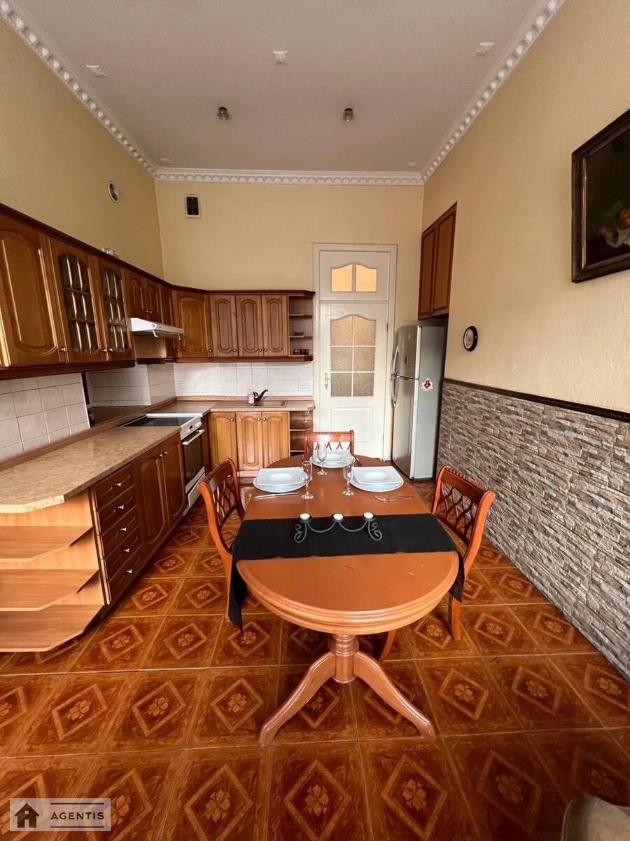 Здам квартиру 2 кімнати, 75 m², 2 пов./5 поверхів. Саксаганського, Київ. 