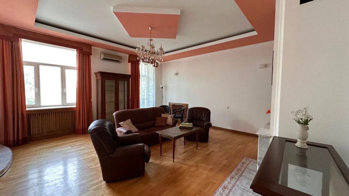 Apartment for rent 4 rooms, 110 m², 4th fl./5 floors. 48, Saksaganskogo 48, Kyiv. 