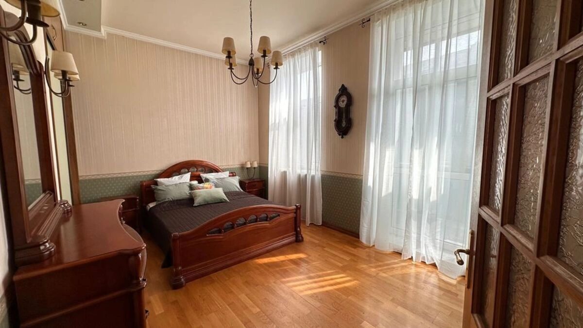 Apartment for rent 4 rooms, 110 m², 4th fl./5 floors. 48, Saksaganskogo 48, Kyiv. 