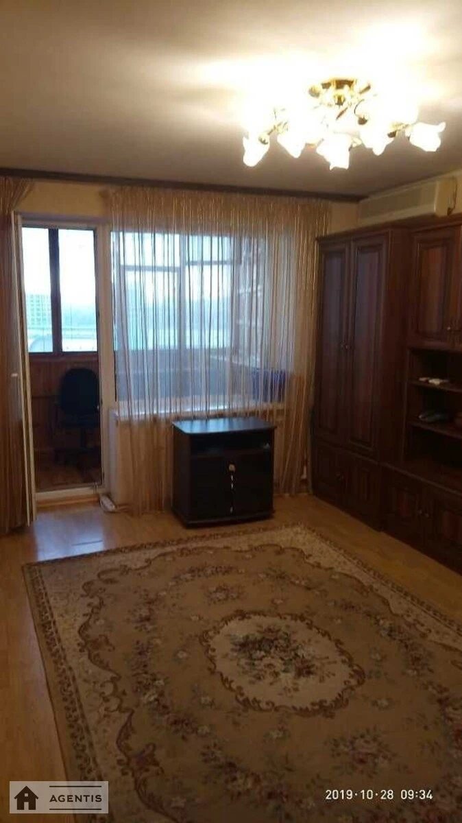 Сдам квартиру 1 комната, 38 m², 9 эт./14 этажей. 10, Сосницкая 10, Киев. 