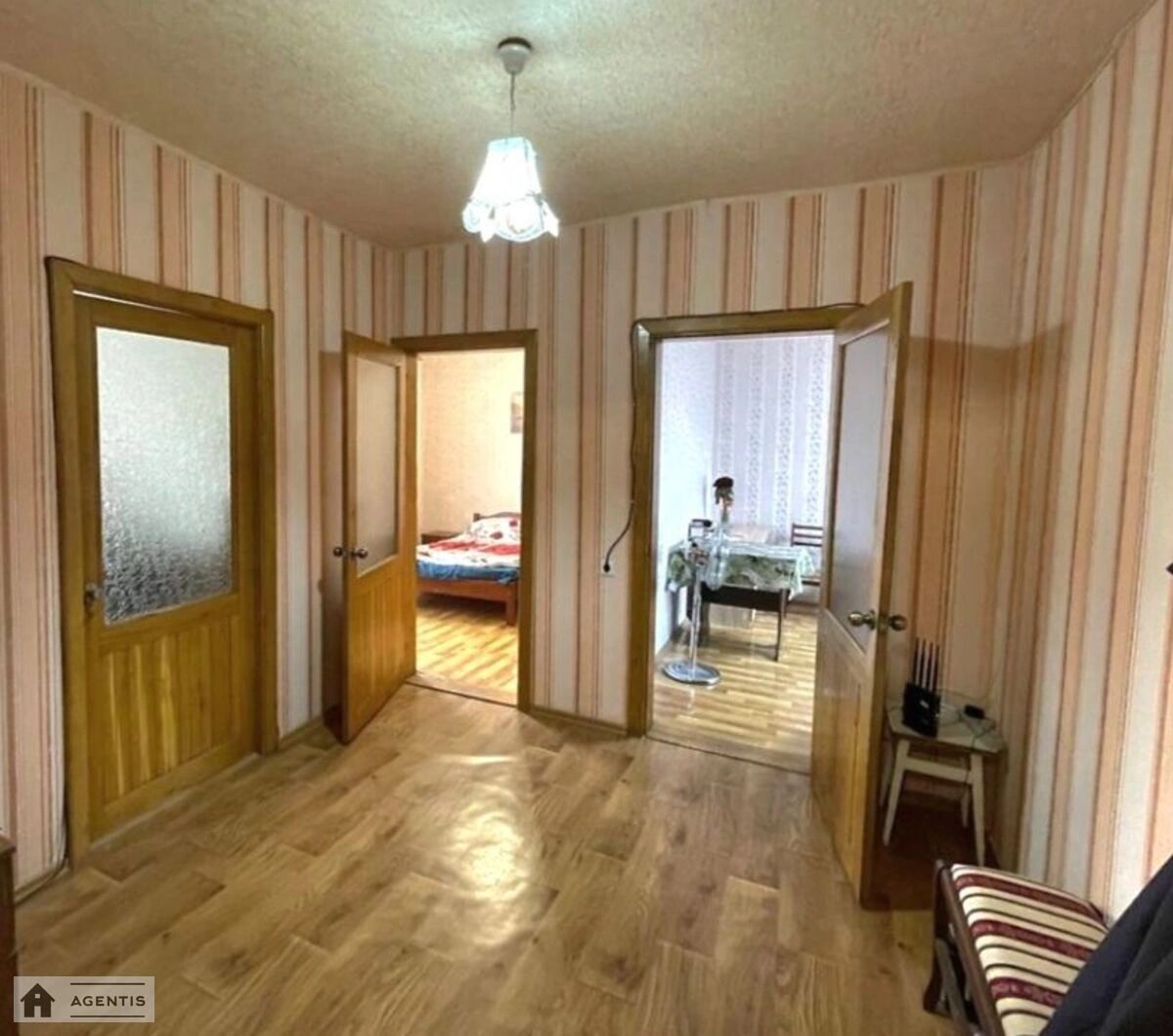 Apartment for rent 2 rooms, 733 m², 4th fl./9 floors. 5, Verhovynna 5, Kyiv. 