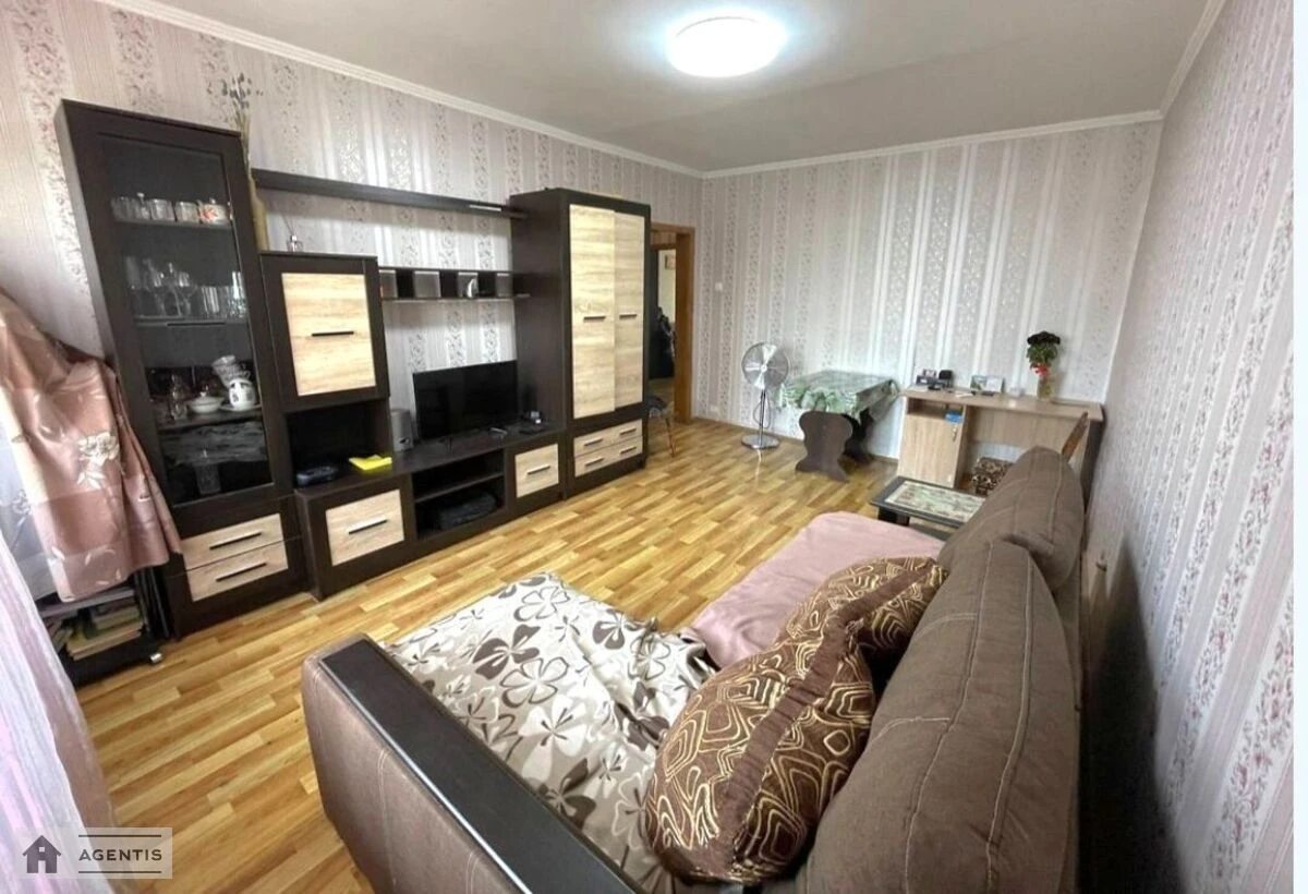 Apartment for rent 2 rooms, 733 m², 4th fl./9 floors. 5, Verhovynna 5, Kyiv. 