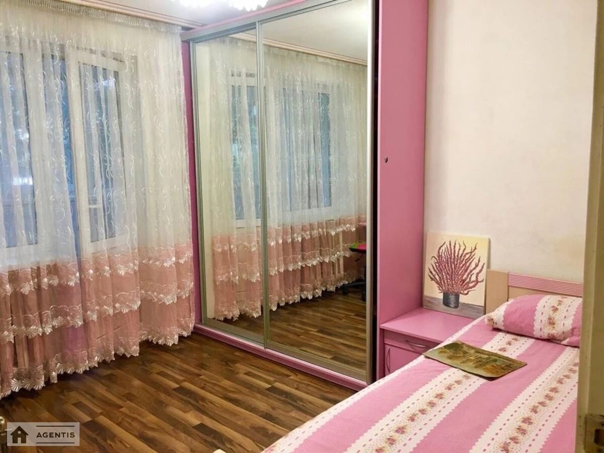 Сдам квартиру 2 комнаты, 47 m², 4 эт./16 этажей. Голосеевский район, Киев. 