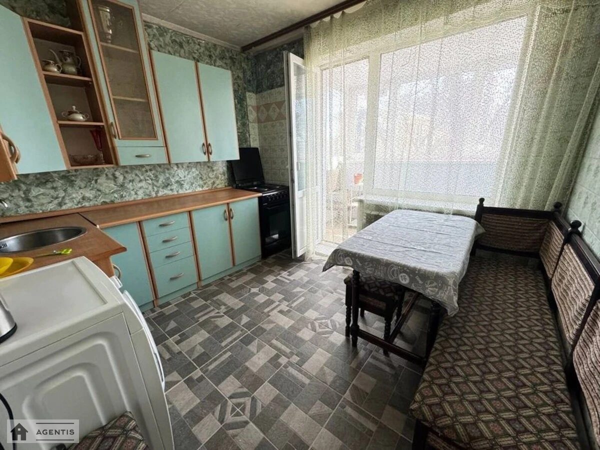 Сдам квартиру 2 комнаты, 47 m², 4 эт./16 этажей. Голосеевский район, Киев. 