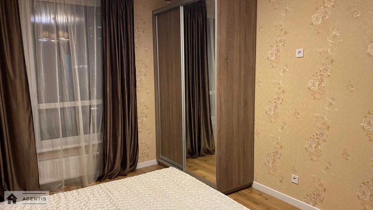 Сдам квартиру 2 комнаты, 49 m², 13 эт./1 эт.. Осокорская, Киев. 