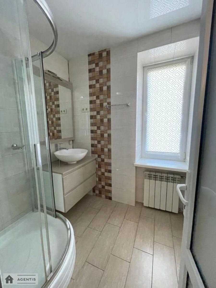 Сдам квартиру 1 комната, 45 m², 4 эт./9 этажей. Печерский район, Киев. 