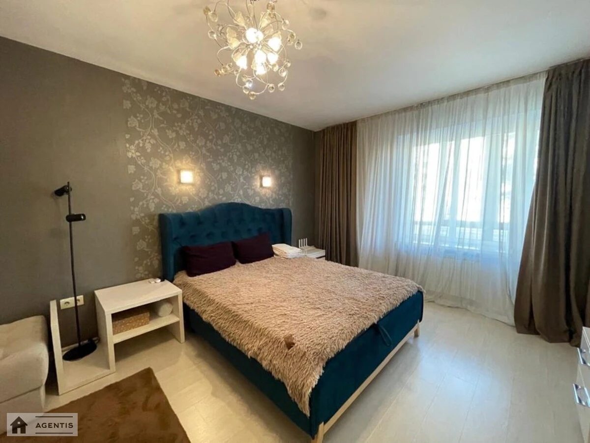 Сдам квартиру 1 комната, 45 m², 4 эт./9 этажей. Печерский район, Киев. 