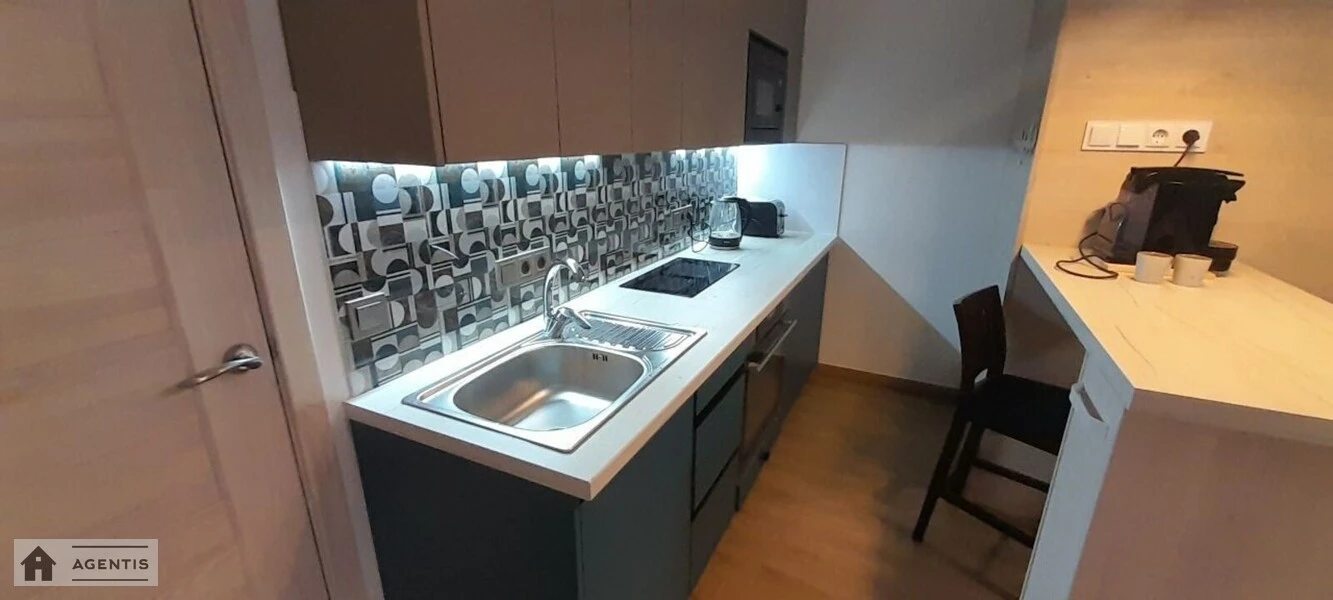 Сдам квартиру 1 комната, 33 m², 21 эт./27 этажей. Светлая, Киев. 