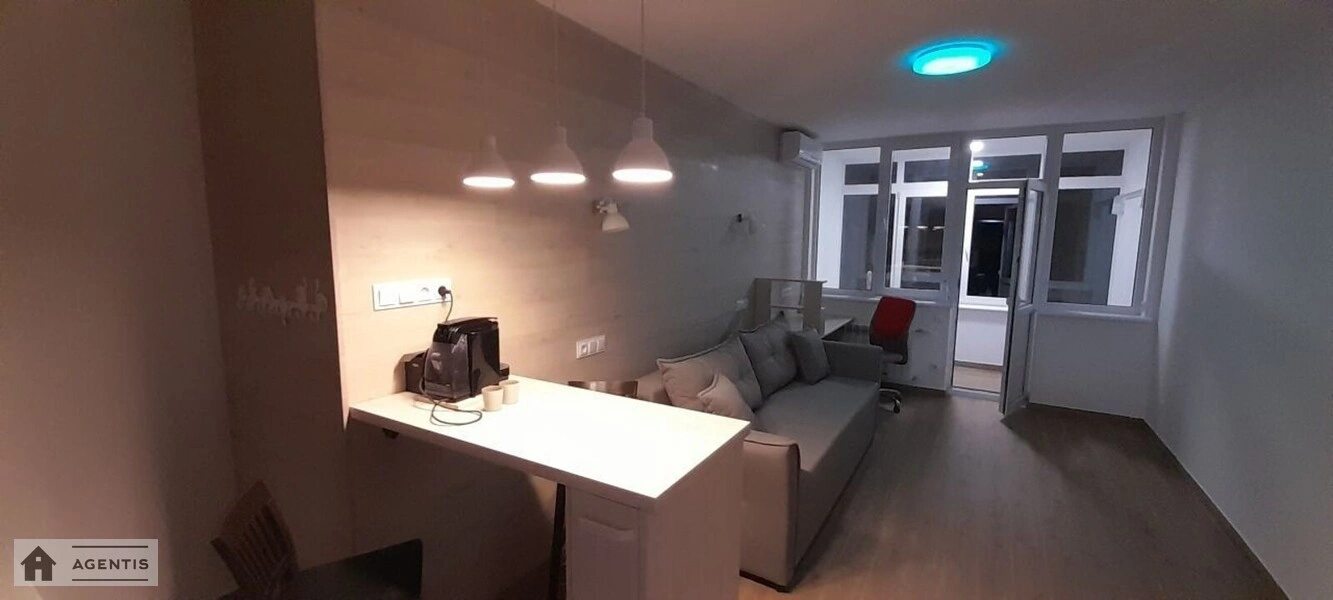 Сдам квартиру 1 комната, 33 m², 21 эт./27 этажей. Светлая, Киев. 