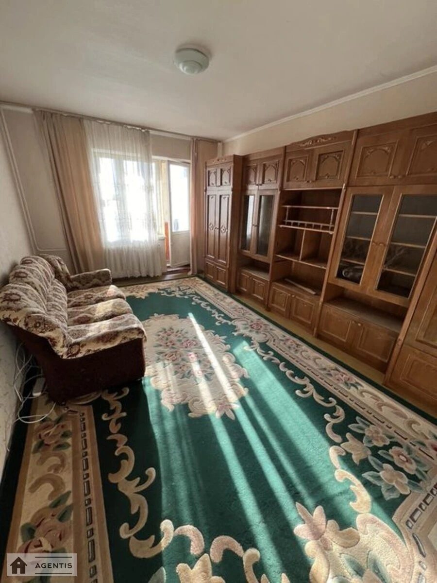 Apartment for rent 2 rooms, 50 m², 3rd fl./9 floors. Obolonskyy rayon, Kyiv. 