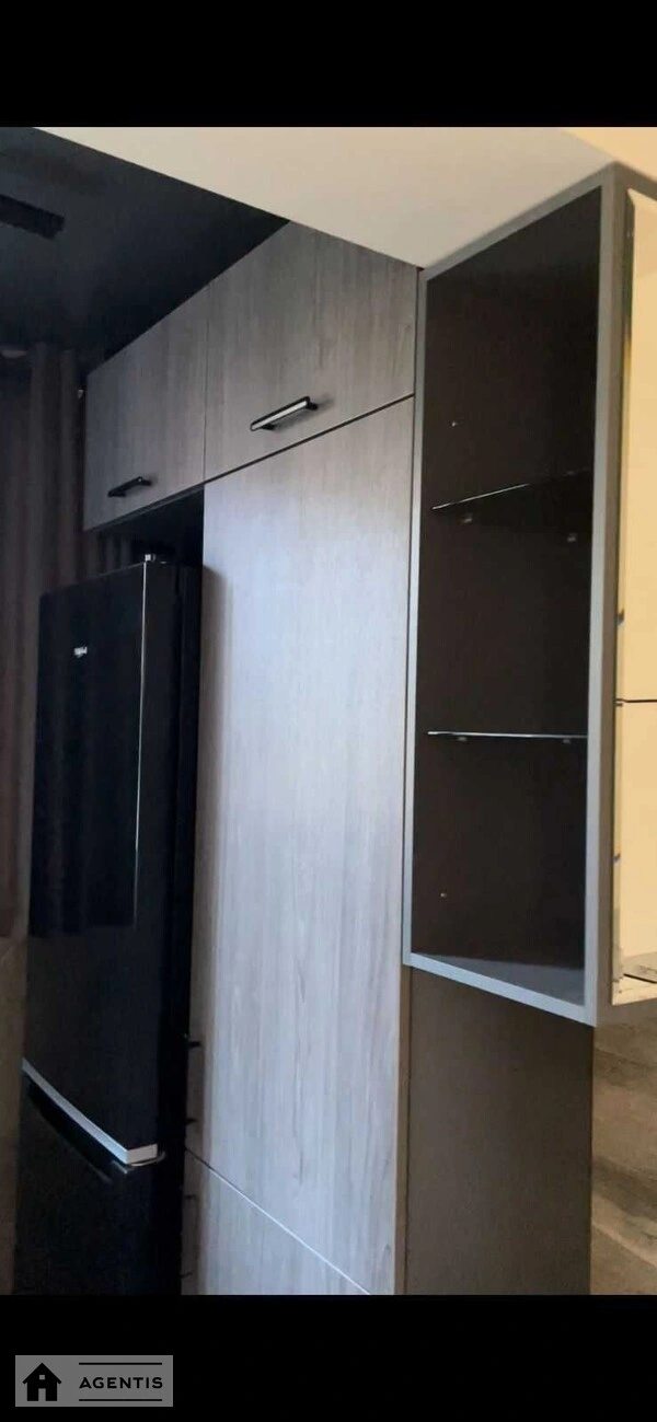 Сдам квартиру 2 комнаты, 56 m², 1 эт./24 этажа. 5, Самійла Кішки вул. (Маршала Конєва), Киев. 