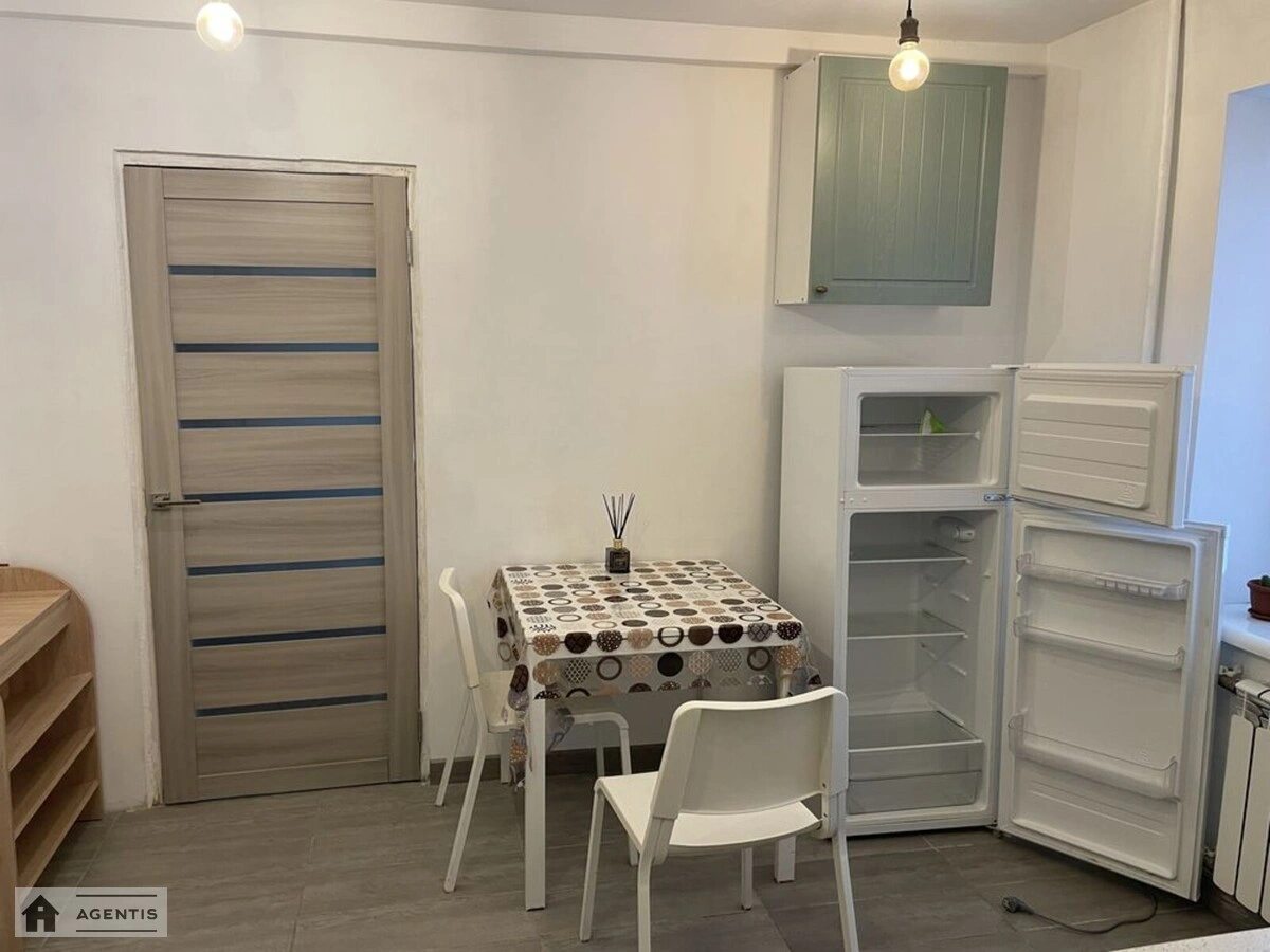 Здам квартиру 2 кімнати, 33 m², 1 пов./9 поверхів. Оболонський район, Київ. 