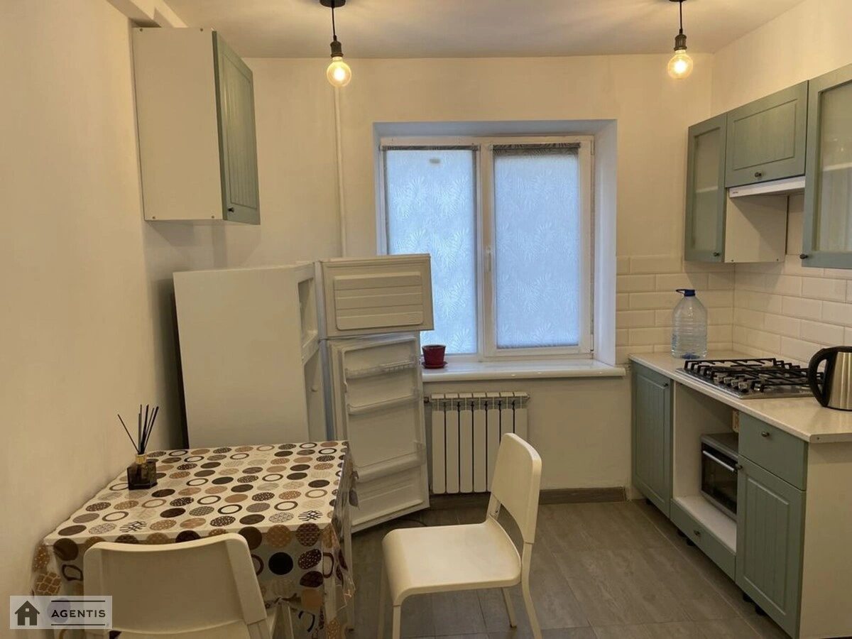 Здам квартиру 2 кімнати, 33 m², 1 пов./9 поверхів. Оболонський район, Київ. 