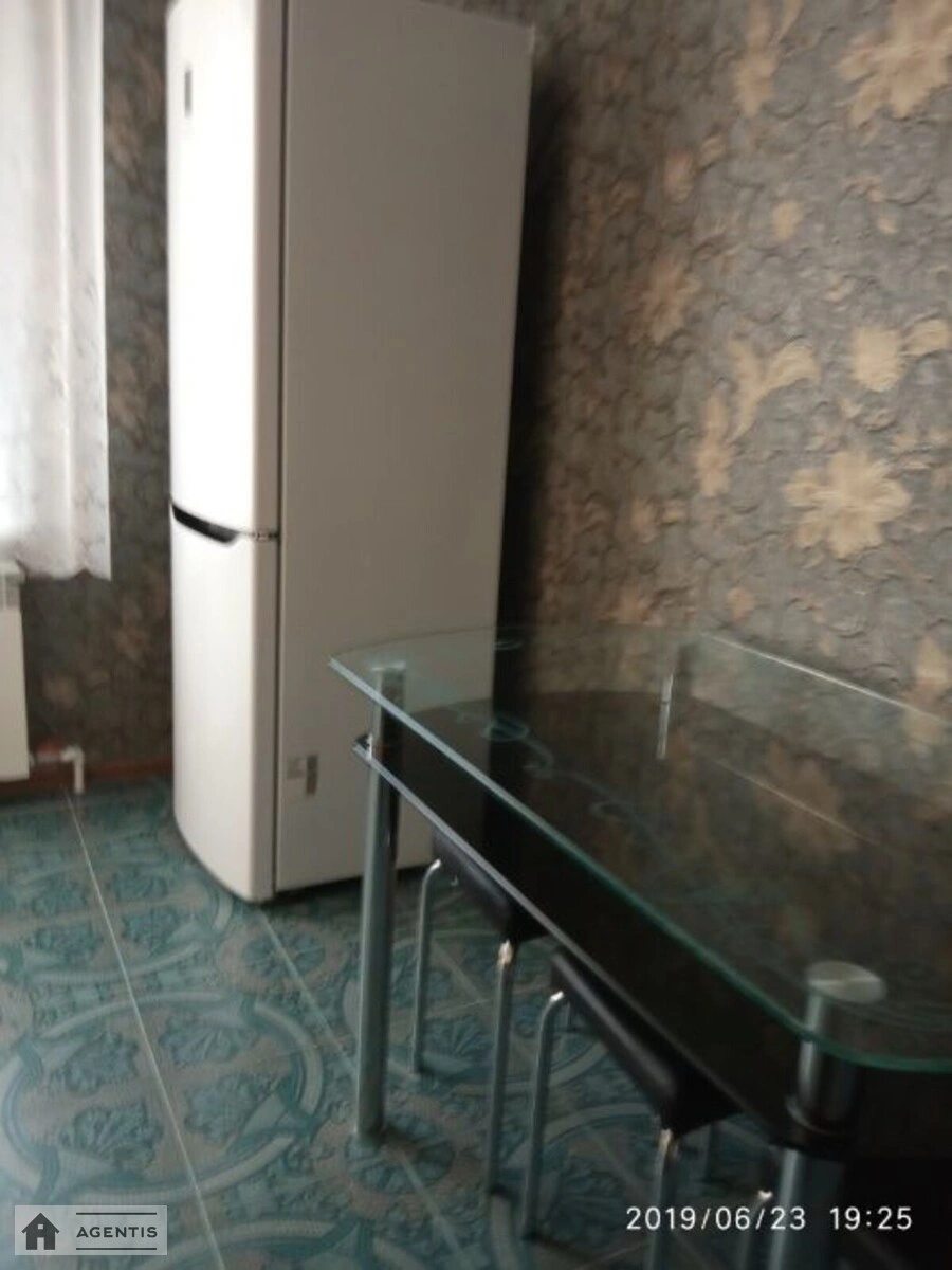 Apartment for rent 2 rooms, 52 m², 11th fl./13 floors. 13, Revutckogo 13, Kyiv. 