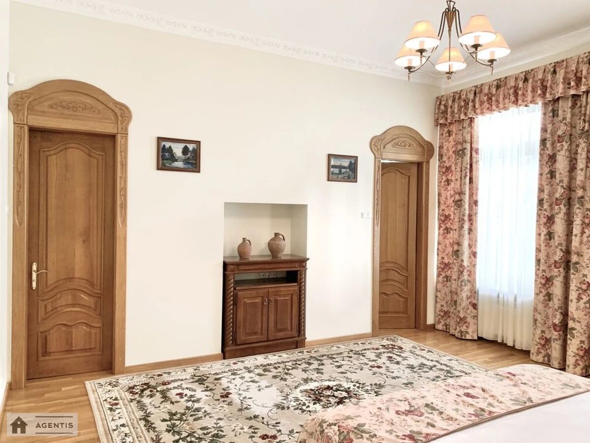 Apartment for rent 4 rooms, 230 m², 3rd fl./5 floors. 17, Yaroslaviv Val 17, Kyiv. 