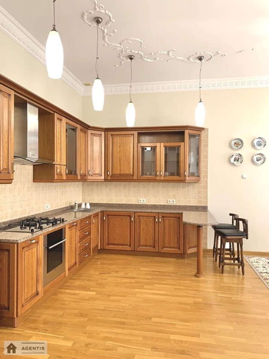 Apartment for rent 4 rooms, 230 m², 3rd fl./5 floors. 17, Yaroslaviv Val 17, Kyiv. 