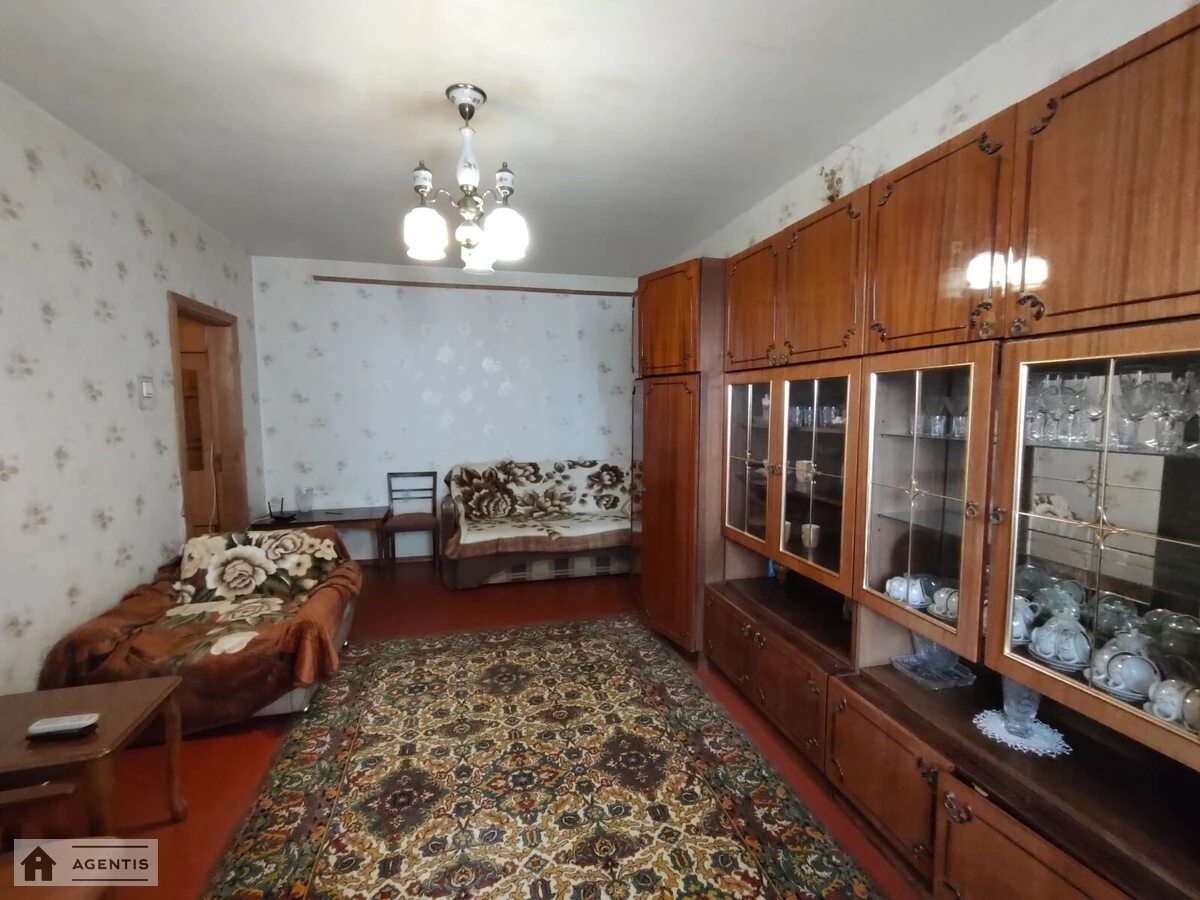 Сдам квартиру 2 комнаты, 50 m², 9 эт./9 этажей. 8, Ліваневського , Киев. 