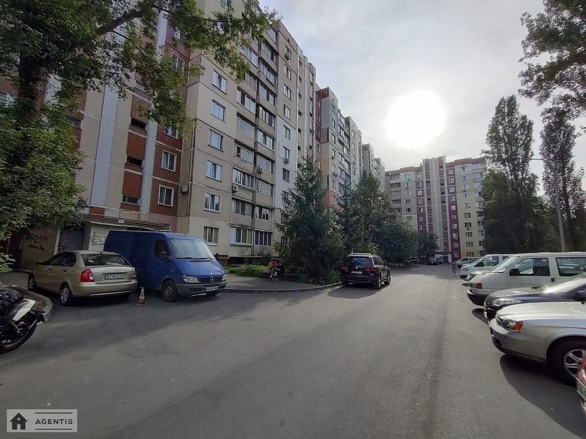 Сдам квартиру 2 комнаты, 50 m², 9 эт./9 этажей. 8, Ліваневського , Киев. 