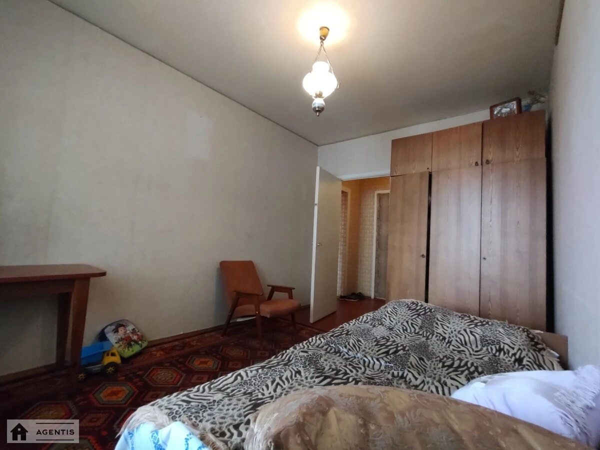 Сдам квартиру 2 комнаты, 50 m², 9 эт./9 этажей. 8, Ліваневського , Киев. 