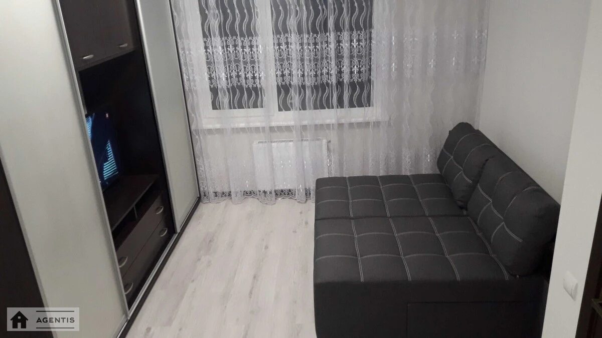 Apartment for rent 1 room, 38 m², 5th fl./7 floors. 75, Stecenka 75, Kyiv. 