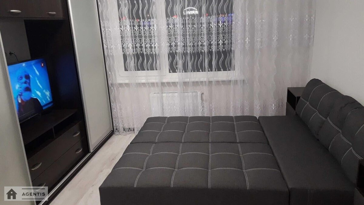 Apartment for rent 1 room, 38 m², 5th fl./7 floors. 75, Stecenka 75, Kyiv. 