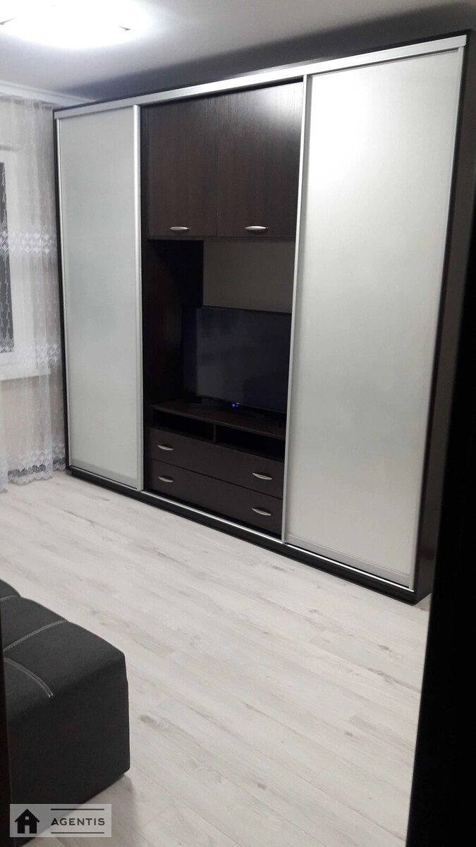 Здам квартиру 1 кімната, 38 m², 5 пов./7 поверхів. 75, Стеценка 75, Київ. 