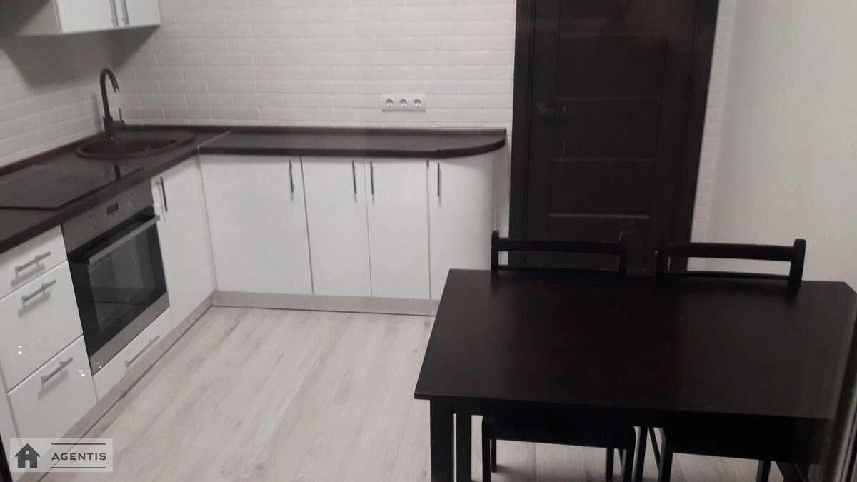 Apartment for rent 1 room, 38 m², 5th fl./7 floors. 75, Stecenka 75, Kyiv. 