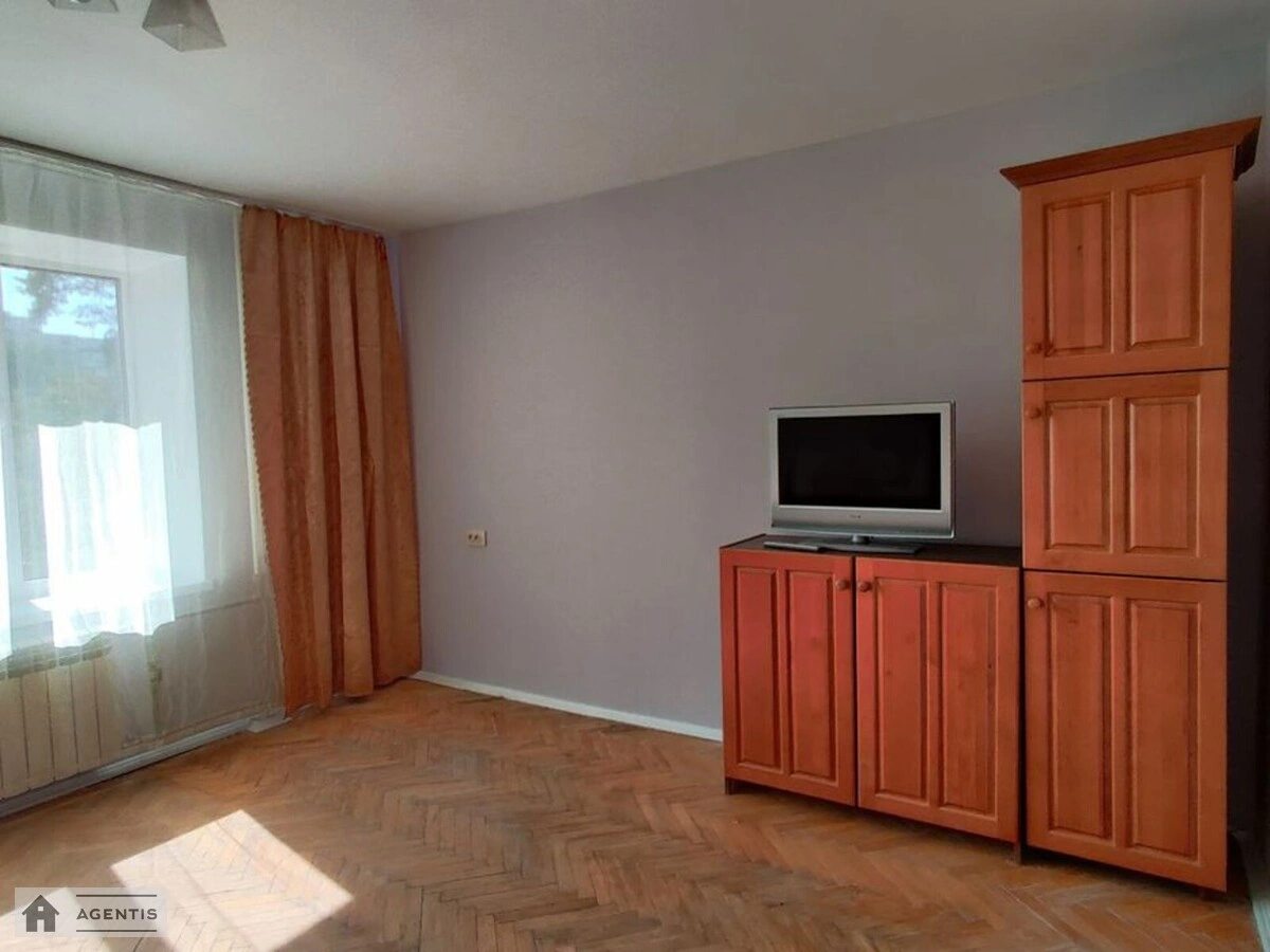 Apartment for rent 1 room, 40 m², 3rd fl./9 floors. Svyatoshynskyy rayon, Kyiv. 