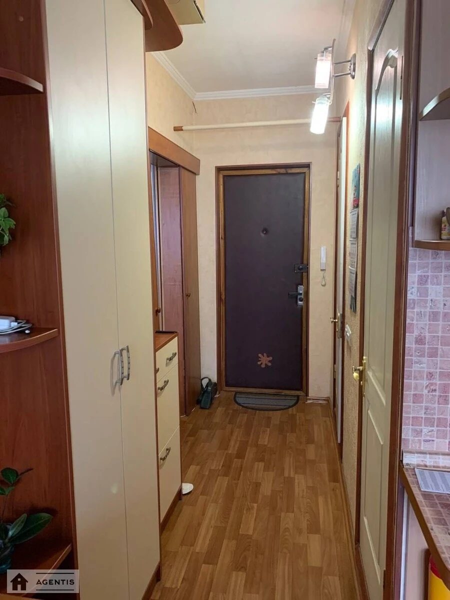 Apartment for rent 1 room, 40 m², 6th fl./9 floors. 25, Petra Hryhorenka prosp., Kyiv. 