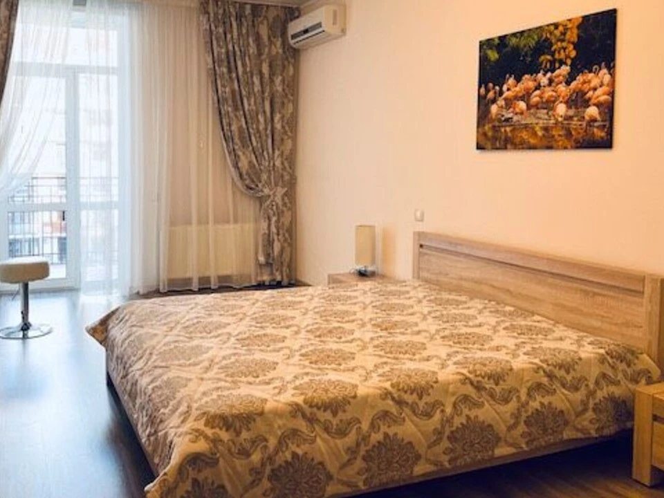 Сдам квартиру 4 комнаты, 161 m², 1 эт./9 этажей. 30, Щекавицкая 30, Киев. 