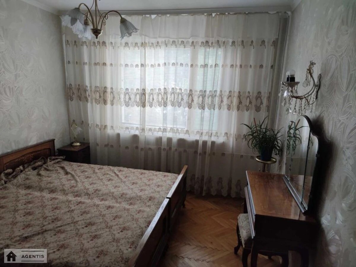 Сдам квартиру 3 комнаты, 80 m², 2 эт./10 этажей. 9, Кадетский Гай 9, Киев. 