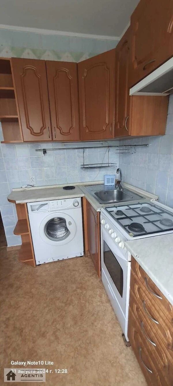 Здам квартиру 2 кімнати, 44 m², 4 пов./5 поверхів. Віфлеємська вул., Київ. 